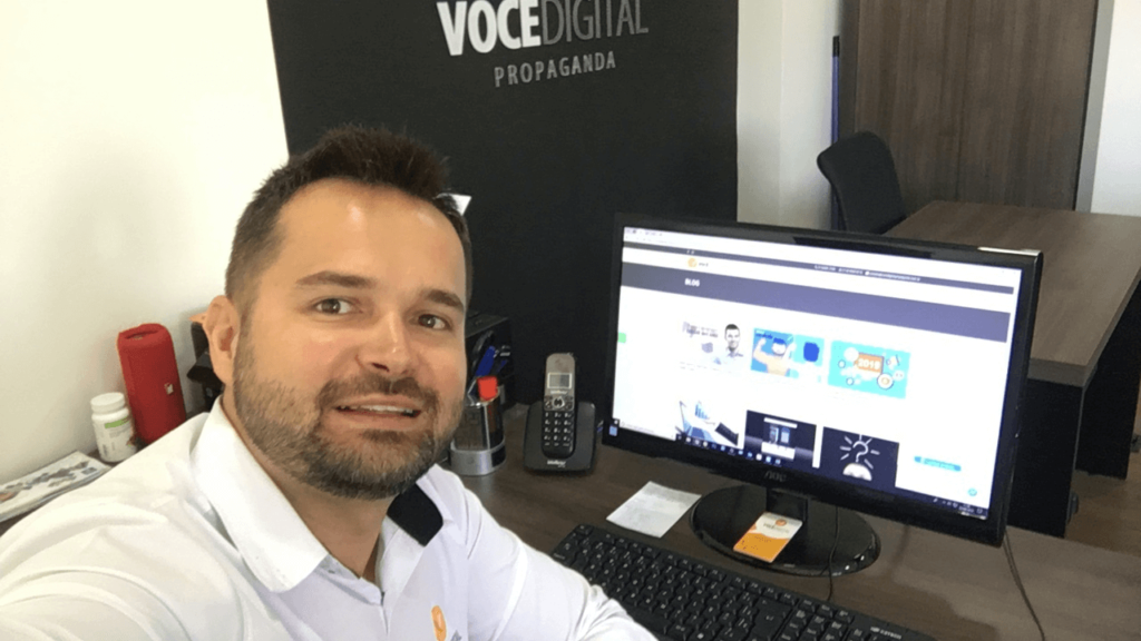 Renan Carnio na sede da Você Digital em 2018